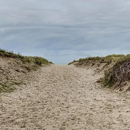 By Belgian Coast Near Dunes & Beach, Cleaning Included Apartment Oostduinkerke